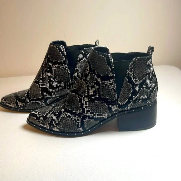 Clean Bar III Gabby Snakeprint Booties Size 7 - Picture 5 of 7